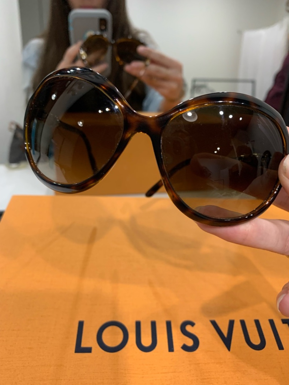 Gucci Women's Tortoiseshell Brown Gradient Oversized Sunglasses - Picture 5 of 6